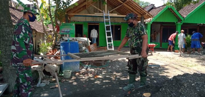 Ayak Pasir, Satgas TMMD Bojonegoro Kebut Pengerjaan Rehab Rumah Aladin